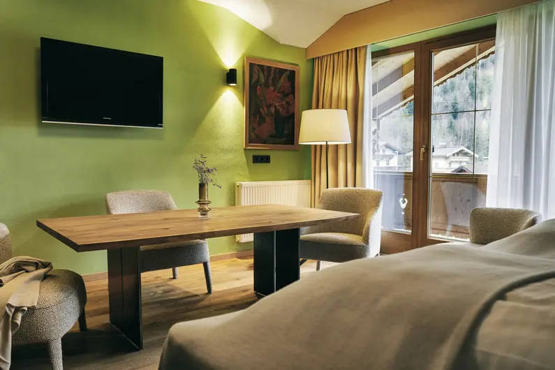 Stilupper Suite | Ess- und Sitzbereich in der Suite | 68 m² | Gut Stiluppe